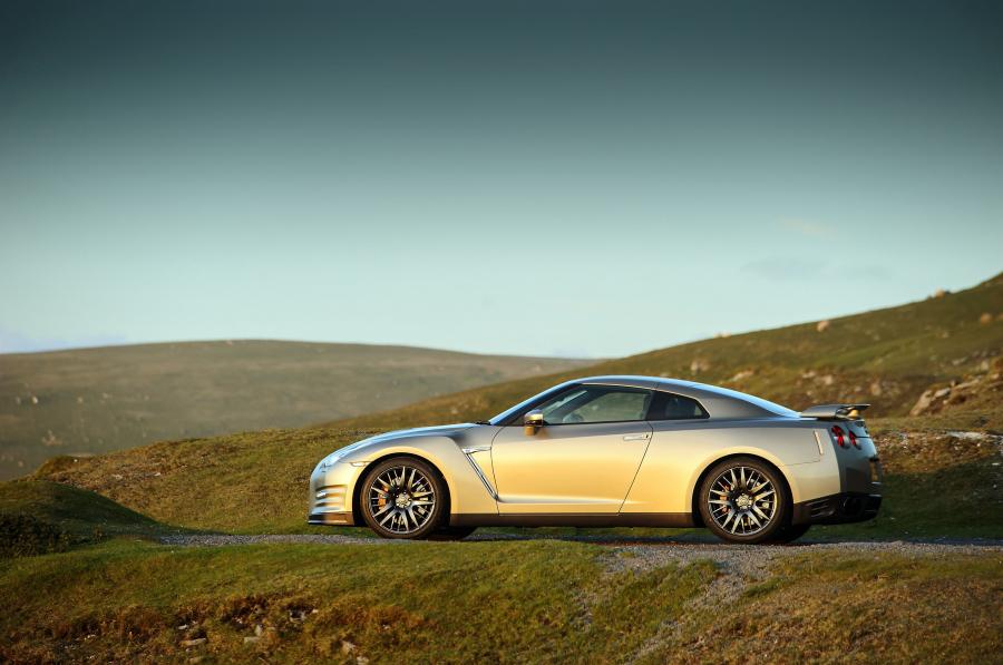  Nissan GT-R 45th Anniversary 2015 года  (UK) (фото 16 из 38)
